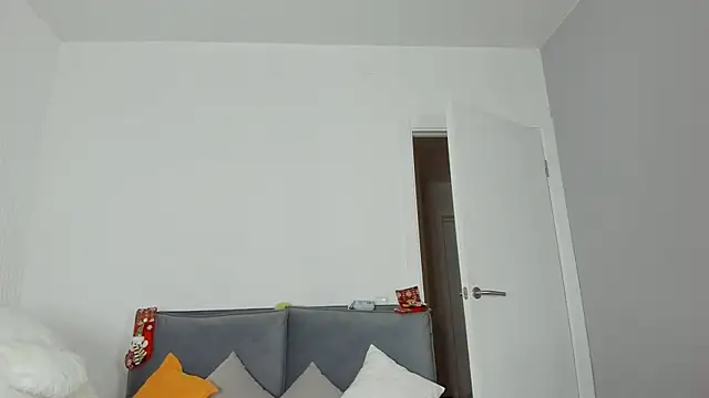 Snapshot of dolly_ll chatting on 03-13-25, 04:34 dolly ll online show from 03-13-25, 04:34