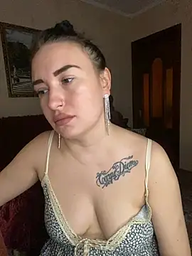 Snapshot of Roxana_Bell chatting on 04-04-26, 12:13 Roxana Bell online show from 04-04-26, 12:13