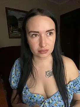 Snapshot of Roxana_Bell chatting on 04-16-26, 06:30 Roxana Bell online show from 04-16-26, 06:30