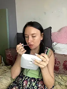 Snapshot of Roxana_Bell chatting on 04-24-26, 11:34 Roxana Bell online show from 04-24-26, 11:34