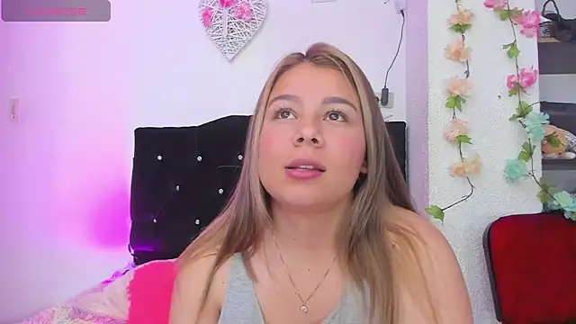 little tifanny82 online show from 02-18-25, 03:10