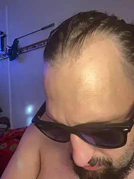 Snapshot of BobbyQ29 chatting on 11-24-25, 10:42 BobbyQ29 online show from 11-24-25, 10:42