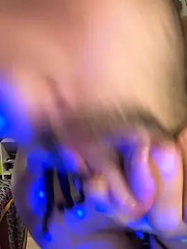 Snapshot of BobbyQ29 chatting on 11-27-25, 04:47 BobbyQ29 online show from 11-27-25, 04:47