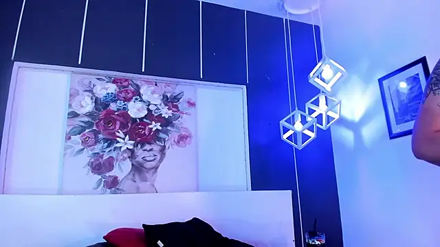 Snapshot of Alexxxholy chatting on 01-22-25, 01:42 Alexxxholy online show from 01-22-25, 01:42