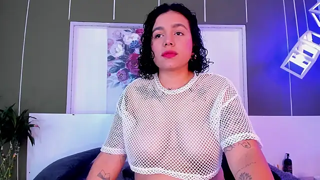 Snapshot of Alexxxholy chatting on 02-24-25, 01:42 Alexxxholy online show from 02-24-25, 01:42