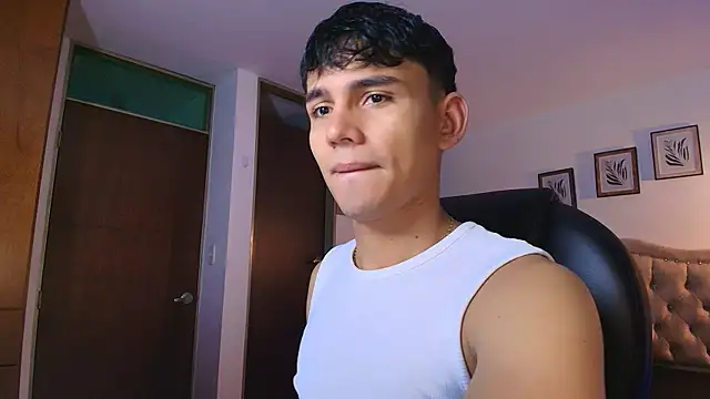 EstebanPerez  online show from 10-22-25, 10:48