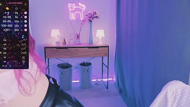 Lucy Millss online show from 01-10-25, 12:04