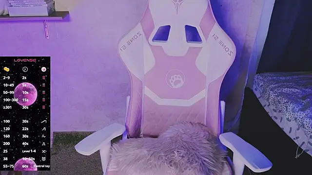 Lucy Millss online show from 02-21-25, 11:01