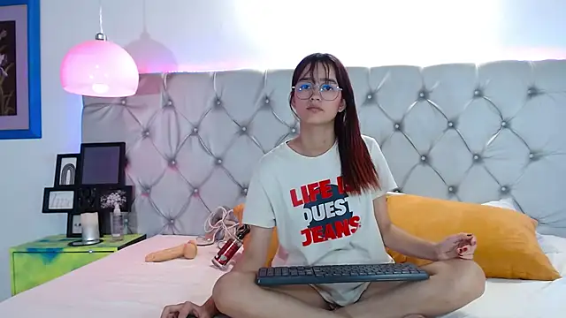 MelodyMansson online show from 01-06-25, 05:27