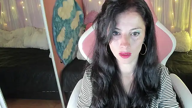 Snapshot of Aliiz_01 chatting on 12-04-24, 06:17 Aliiz 01 online show from 12-04-24, 06:17