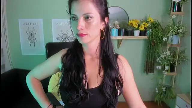 Snapshot of Aliiz_01 chatting on 12-14-24, 06:24 Aliiz 01 online show from 12-14-24, 06:24