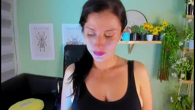 Snapshot of Aliiz_01 chatting on 12-21-24, 12:31 Aliiz 01 online show from 12-21-24, 12:31