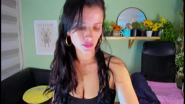 Snapshot of Aliiz_01 chatting on 12-24-24, 03:05 Aliiz 01 online show from 12-24-24, 03:05