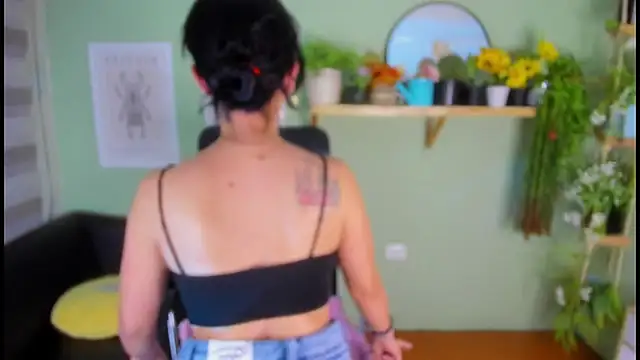 Snapshot of Aliiz_01 chatting on 12-24-24, 06:11 Aliiz 01 online show from 12-24-24, 06:11