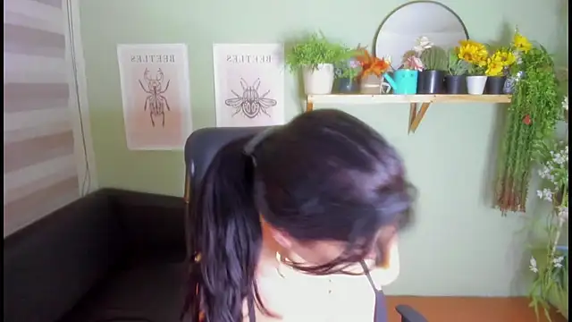 Snapshot of Aliiz_01 chatting on 12-28-24, 11:30 Aliiz 01 online show from 12-28-24, 11:30