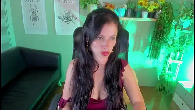 Snapshot of Aliiz_01 chatting on 01-23-25, 03:05 Aliiz 01 online show from 01-23-25, 03:05