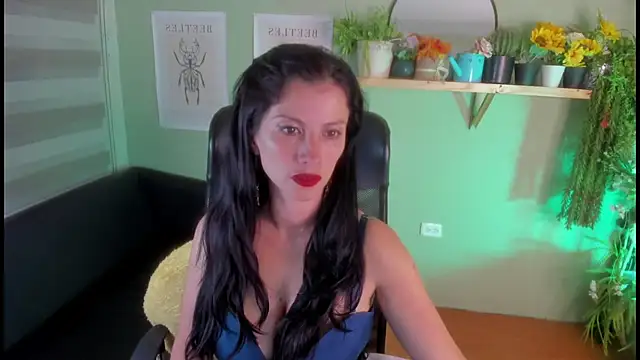 Snapshot of Aliiz_01 chatting on 01-23-25, 11:36 Aliiz 01 online show from 01-23-25, 11:36