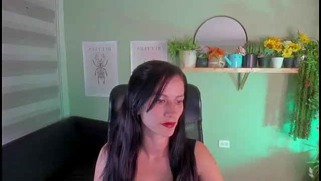 Snapshot of Aliiz_01 chatting on 01-24-25, 02:49 Aliiz 01 online show from 01-24-25, 02:49