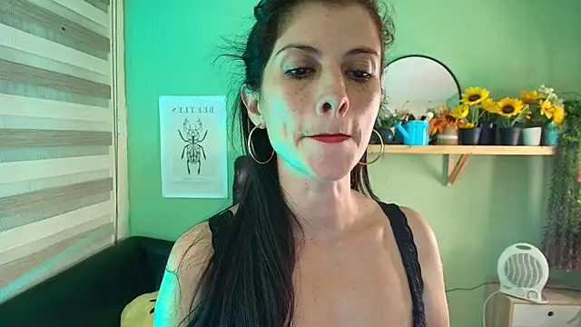 Snapshot of Aliiz_01 chatting on 03-07-25, 02:25 Aliiz 01 online show from 03-07-25, 02:25