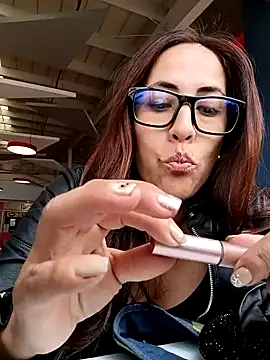 Snapshot of Lena-32 chatting on 01-28-25, 04:08 Lena-32 online show from 01-28-25, 04:08