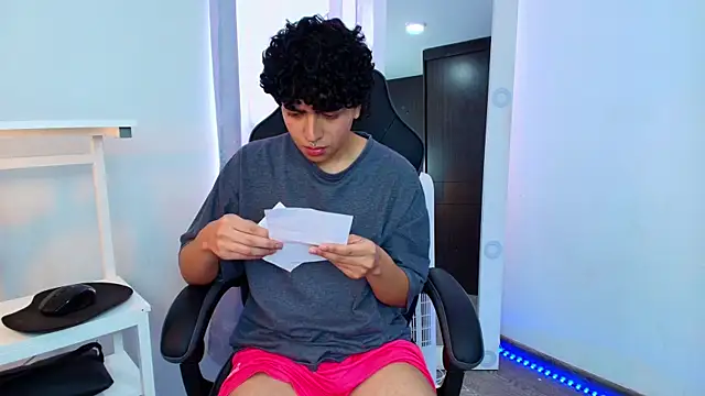 Snapshot of _nickconnor01 chatting on 01-14-25, 08:04 nickconnor01 online show from 01-14-25, 08:04