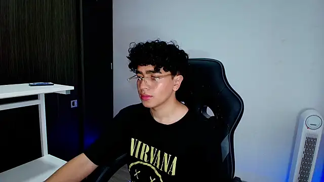 Snapshot of _nickconnor01 chatting on 02-05-25, 08:57 nickconnor01 online show from 02-05-25, 08:57