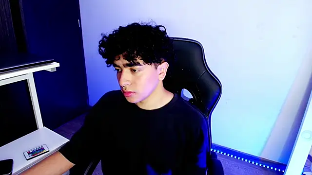 Snapshot of _nickconnor01 chatting on 02-11-25, 07:05 nickconnor01 online show from 02-11-25, 07:05