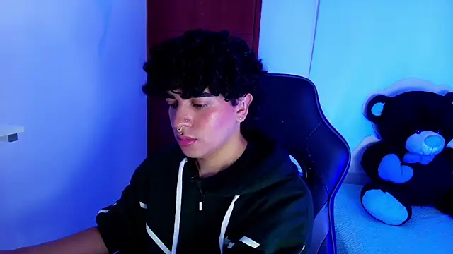 Snapshot of _nickconnor01 chatting on 03-20-25, 09:35 nickconnor01 online show from 03-20-25, 09:35