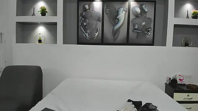 Girls hot 2 online show from 01-08-25, 11:30