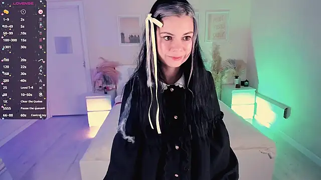 Lil Amelie online show from 10-25-25, 07:49