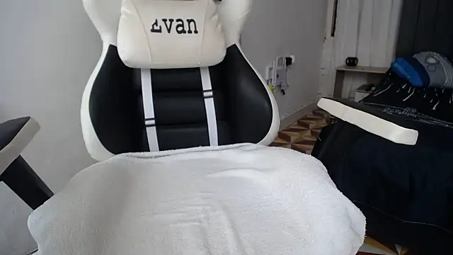 Snapshot of Valerioe chatting on 01-27-25, 03:18 Valerioe online show from 01-27-25, 03:18