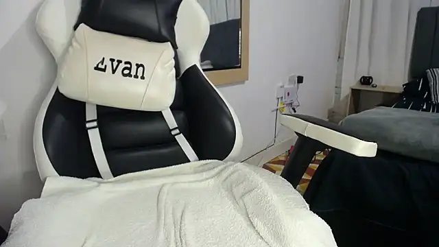 Snapshot of Valerioe chatting on 02-18-25, 02:27 Valerioe online show from 02-18-25, 02:27