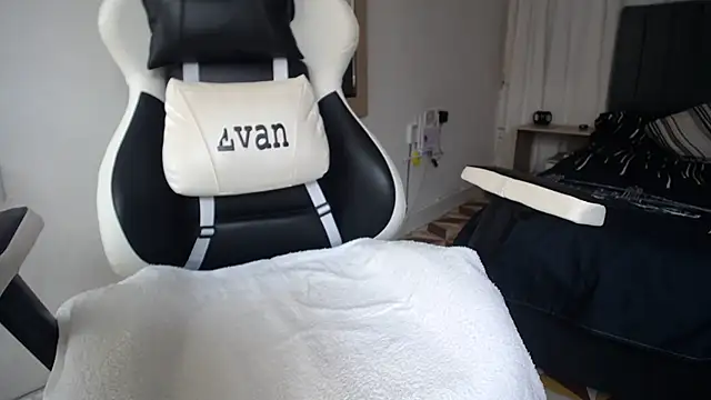 Snapshot of Valerioe chatting on 02-28-25, 01:03 Valerioe online show from 02-28-25, 01:03