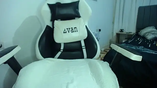 Snapshot of Valerioe chatting on 03-01-25, 09:18 Valerioe online show from 03-01-25, 09:18