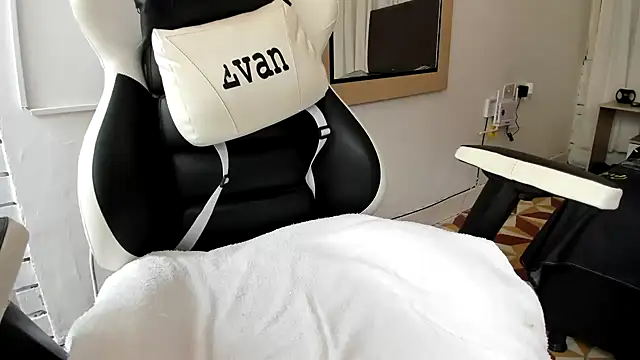 Snapshot of Valerioe chatting on 03-03-25, 06:22 Valerioe online show from 03-03-25, 06:22