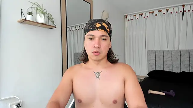 Snapshot of Valerioe chatting on 03-06-25, 07:54 Valerioe online show from 03-06-25, 07:54