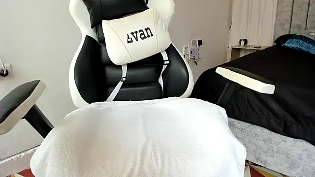 Snapshot of Valerioe chatting on 03-12-25, 01:40 Valerioe online show from 03-12-25, 01:40