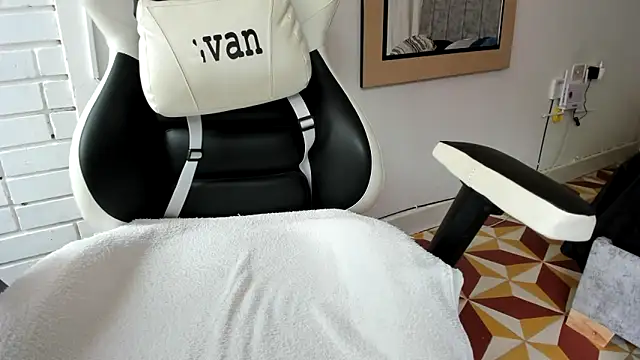 Snapshot of Valerioe chatting on 03-13-25, 02:01 Valerioe online show from 03-13-25, 02:01