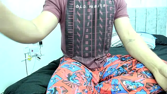 Snapshot of Valerioe chatting on 03-16-25, 02:43 Valerioe online show from 03-16-25, 02:43