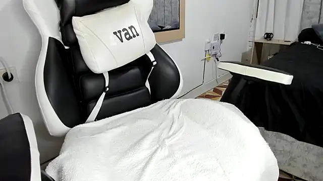 Snapshot of Valerioe chatting on 03-21-25, 03:01 Valerioe online show from 03-21-25, 03:01