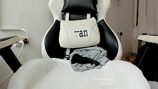 Snapshot of Valerioe chatting on 09-13-25, 02:50 Valerioe online show from 09-13-25, 02:50