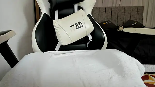 Snapshot of Valerioe chatting on 09-17-25, 01:24 Valerioe online show from 09-17-25, 01:24