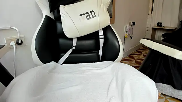 Snapshot of Valerioe chatting on 09-25-25, 01:59 Valerioe online show from 09-25-25, 01:59