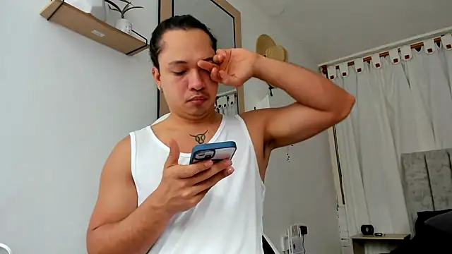 Snapshot of Valerioe chatting on 09-27-25, 01:49 Valerioe online show from 09-27-25, 01:49