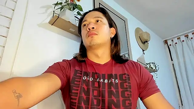 Snapshot of Valerioe chatting on 09-30-25, 03:22 Valerioe online show from 09-30-25, 03:22