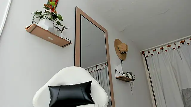 Snapshot of Valerioe chatting on 10-01-25, 01:50 Valerioe online show from 10-01-25, 01:50