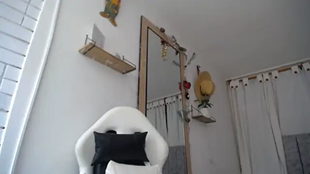 Snapshot of Valerioe chatting on 12-05-25, 01:31 Valerioe online show from 12-05-25, 01:31