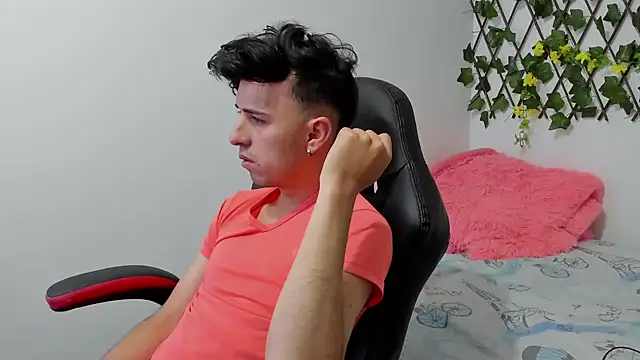 Snapshot of big-dicktop23 chatting on 02-13-25, 04:39 big-dicktop23 online show from 02-13-25, 04:39