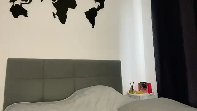 Embersweetbunny online show from 02-04-25, 01:59