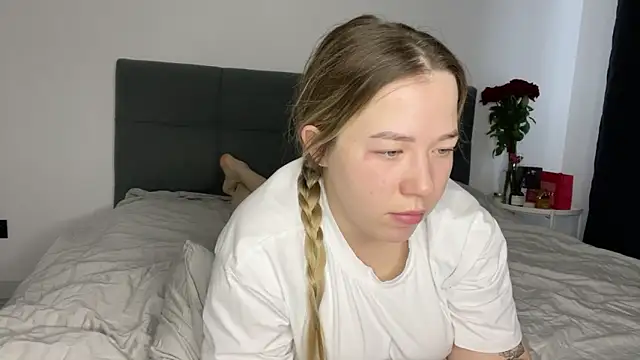 Embersweetbunny online show from 02-12-25, 07:44